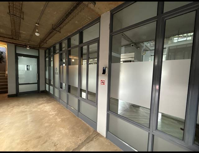 144M² OFFICE TO LET IN GREENSIDE